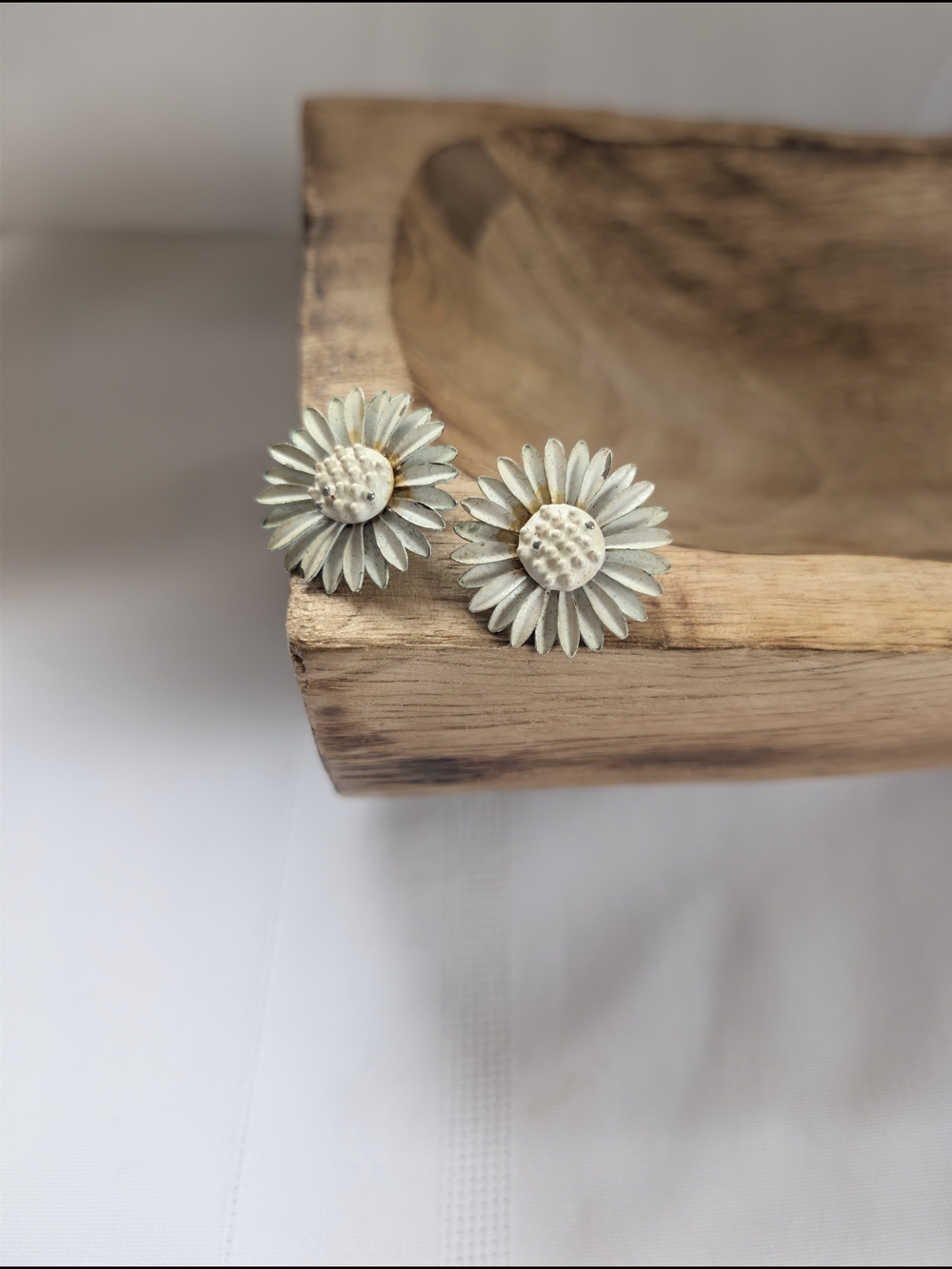 Vintage Painted Metal Daisy Earrings Clip On